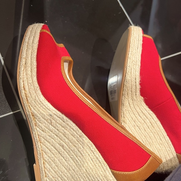 Chateau red wedge shoes size 8 - Picture 2 of 3